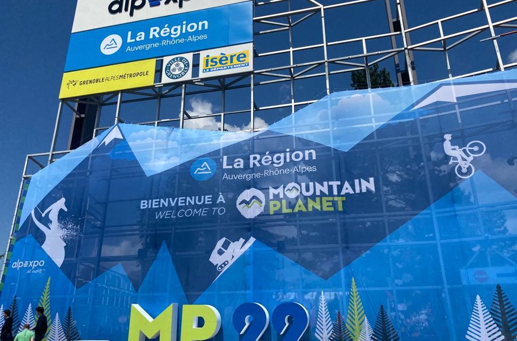 AER-CAOUTCHOUC-Salon-mountain-planet